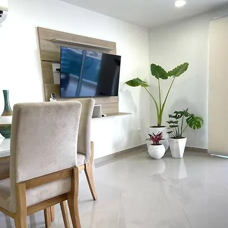 Apartamento Beachfront Bliss, Your Ocean Escape *