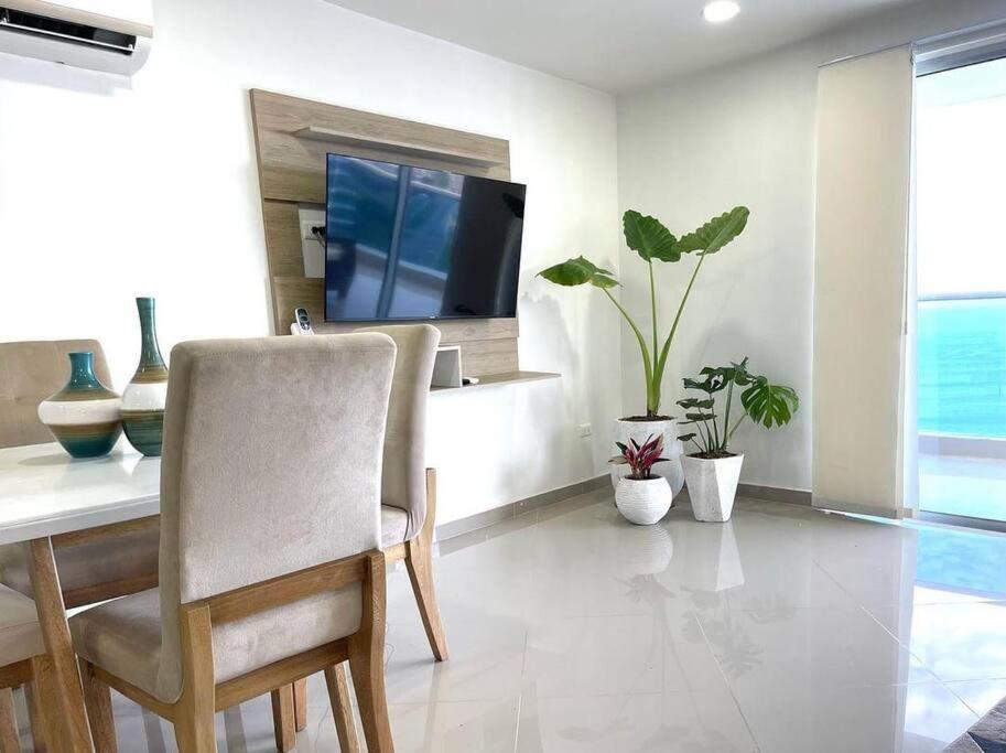 Apartamento Beachfront Bliss, Your Ocean Escape *
